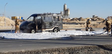 В Актау полностью сгорел автомобиль