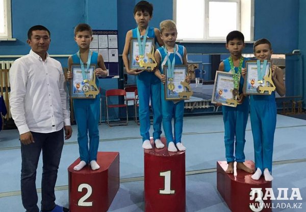 Гимнасты из Актау заняли весь пьедестал почета на чемпионате страны