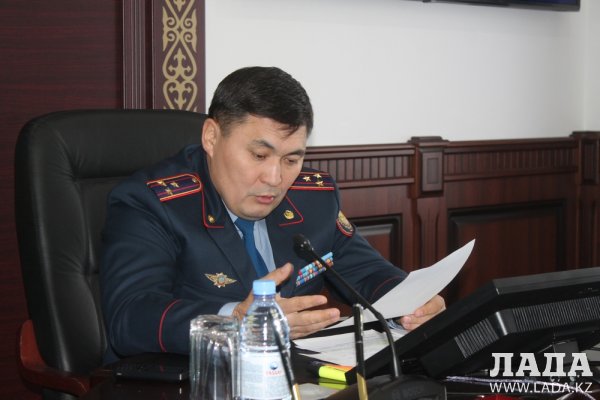 Глава полиции Мангистау поручил установить бордюры в 5 микрорайоне Актау
