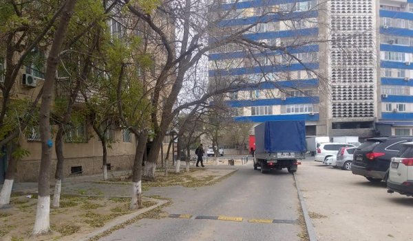 Глава полиции Мангистау поручил установить бордюры в 5 микрорайоне Актау