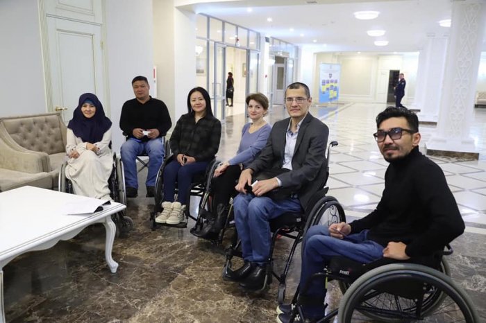 Инвалиды-колясочники Мангистау пожаловались главе региона на нерешаемые годами проблемы