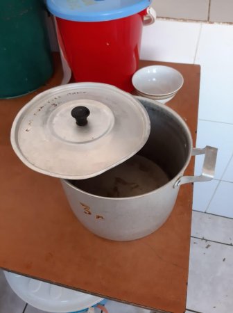 Прием ведётся в коридоре на полу: Жительница Алматы пожаловалась на состояние Мангистауской детской инфекционной больницы