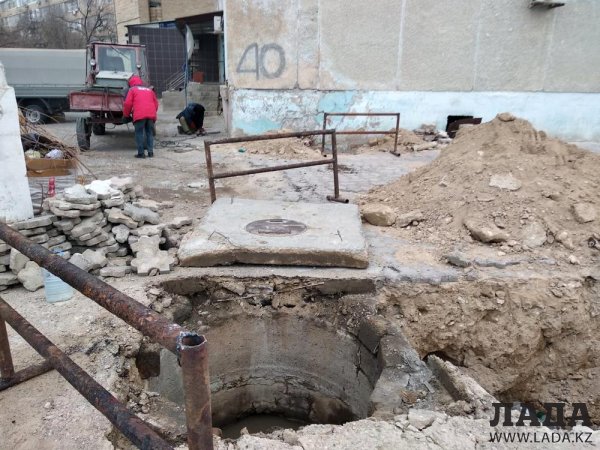 Двое суток без воды: Жителям 11 микрорайона Актау направили водовоз