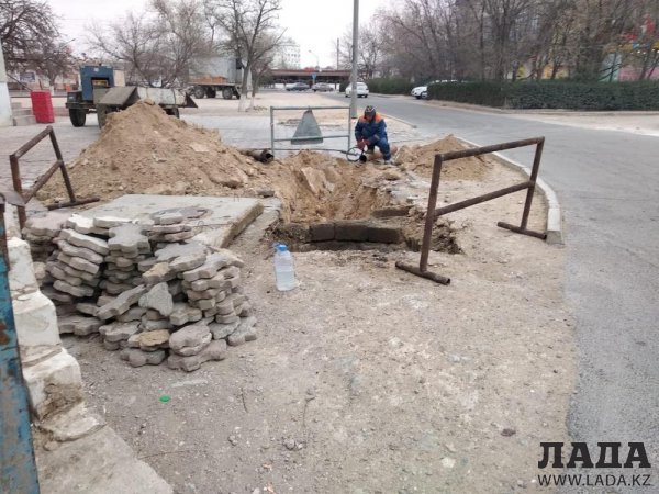 Двое суток без воды: Жителям 11 микрорайона Актау направили водовоз