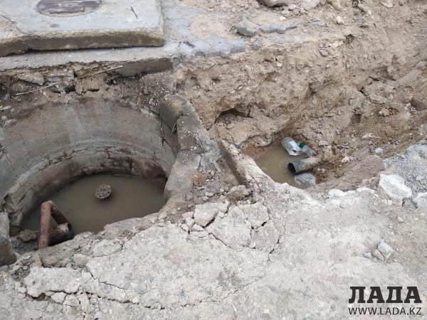 Двое суток без воды: Жителям 11 микрорайона Актау направили водовоз