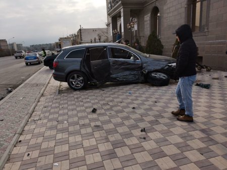 Три автомобиля столкнулись в Актау