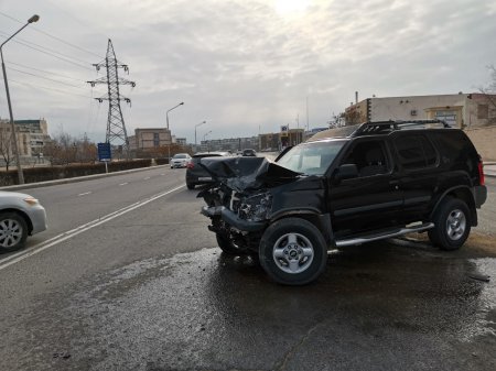 Три автомобиля столкнулись в Актау