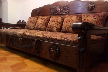 Россиянин выставил на продажу диван по цене квартиры