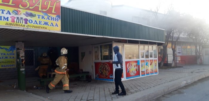 В Актау cгорел магазин одежды в 8А микрорайоне