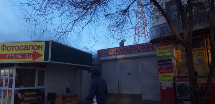 В Актау cгорел магазин одежды в 8А микрорайоне