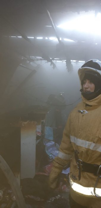 В Актау cгорел магазин одежды в 8А микрорайоне