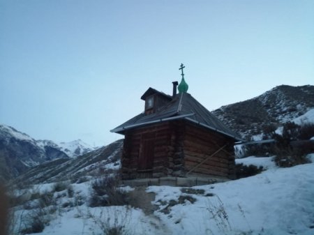 Отшельник 30 лет живет в горах Алматы