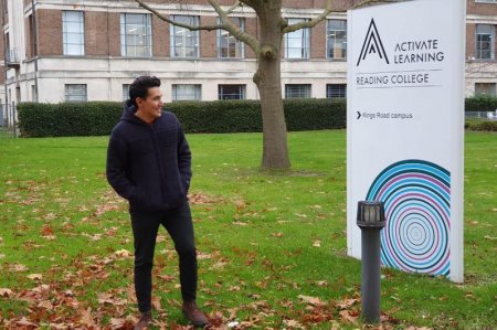 Преподаватель из Актау признан лучшим учителем по химии на международном конкурсе в Лондоне