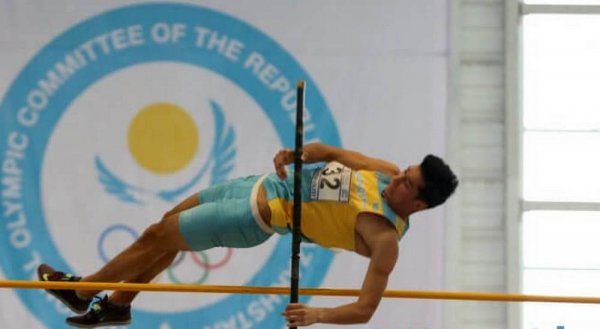 Легкоатлетка из Актау вернулась из декрета и выиграла «золото» на чемпионате страны