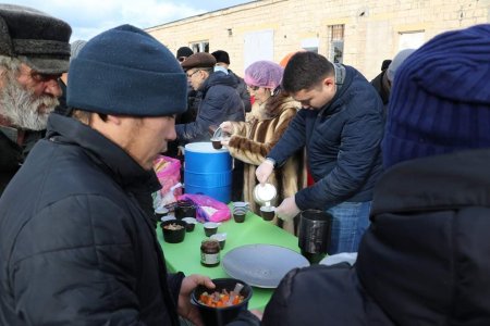 Каждую субботу в Актау будут кормить бездомных людей
