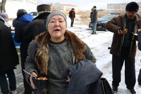 Каждую субботу в Актау будут кормить бездомных людей