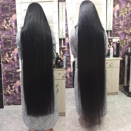 Жительница Жанаозена удивила пользователей Сети длиной своих волос