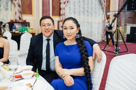 Жительница Жанаозена удивила пользователей Сети длиной своих волос