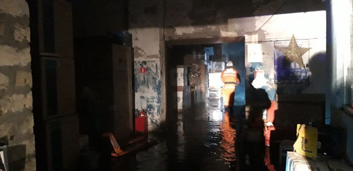 В Актау сгорел склад с бытовой техникой