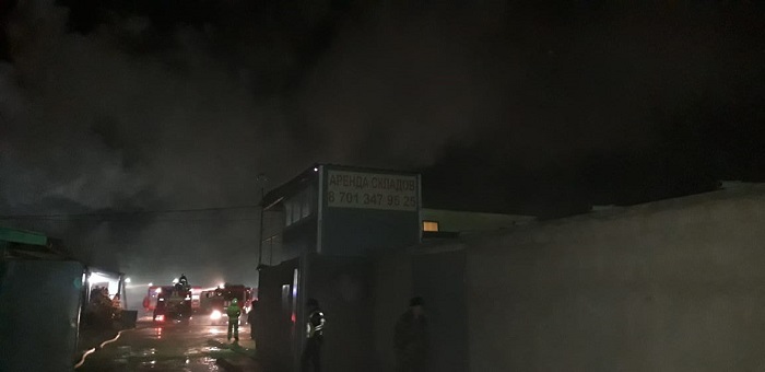 В Актау сгорел склад с бытовой техникой