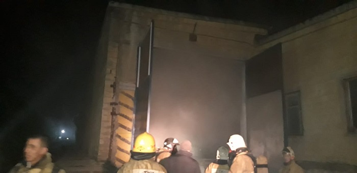 В Актау сгорел склад с бытовой техникой