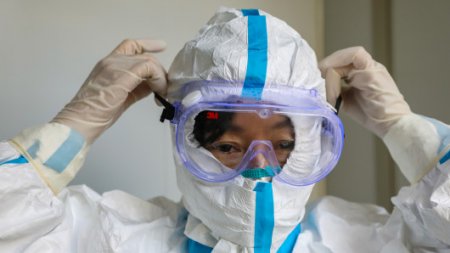 45 человек погибли за сутки от коронавируса в Китае
