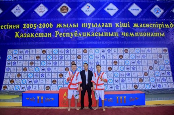 Местные борцы завоевали пять наград на чемпионате страны в Актау