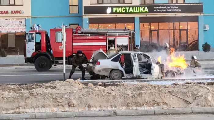 В 30 микрорайоне Актау сгорел автомобиль