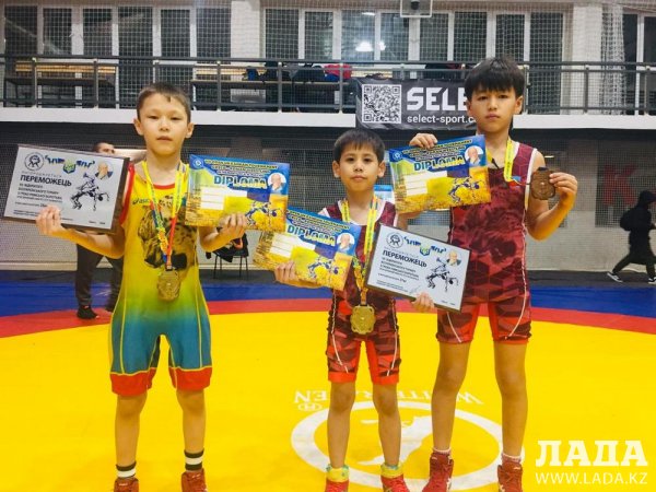 Юные борцы из Актау стали призёрами турнира в Одессе
