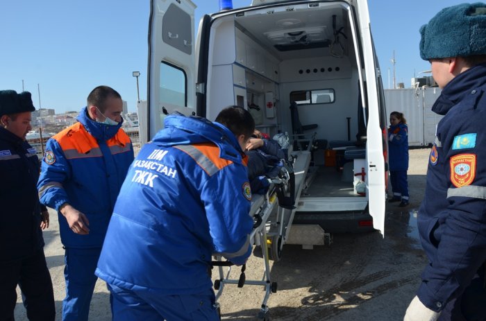 В Актау прошли учения по спасению терпящих бедствие на море людей