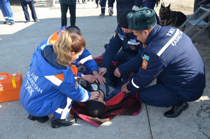 В Актау прошли учения по спасению терпящих бедствие на море людей