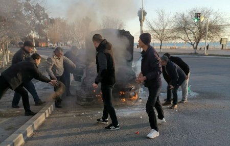 В Актау горел автомобиль
