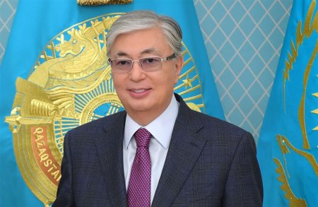 Токаев поздравил казахстанцев с Днём благодарности
