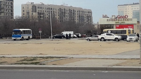 Возле площади «Ынтымак» в Актау выставили ограждение