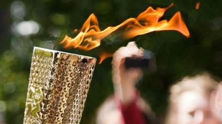 Олимпийский огонь зажгут без зрителей