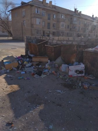 Село Мангистау превращается мусорную свалку