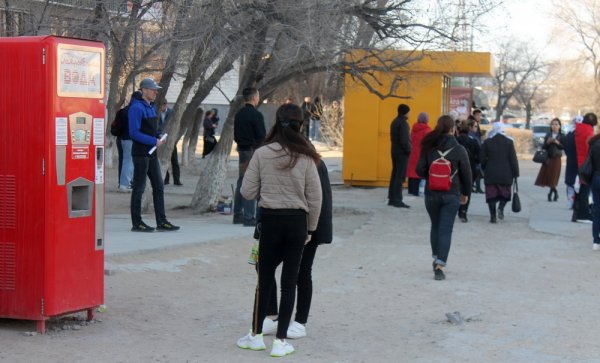 Горожане жалуются на отсутствие крытого павильона на остановке в Актау