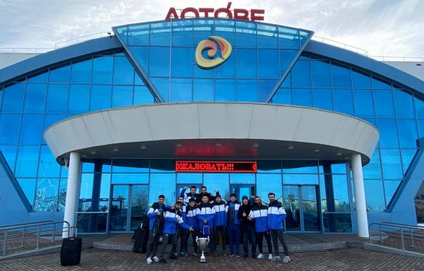 Футбольная команда из Актау стала золотым призёром первенства страны