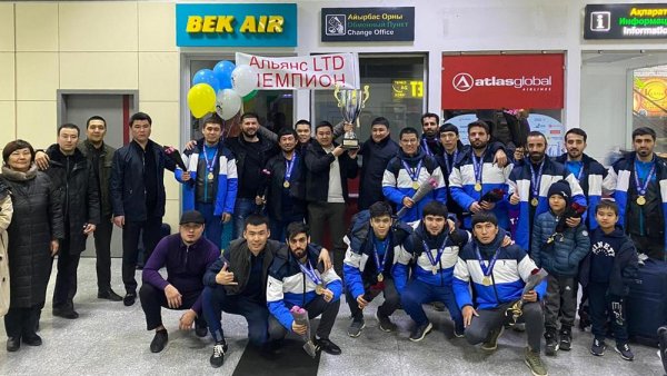 Футбольная команда из Актау стала золотым призёром первенства страны