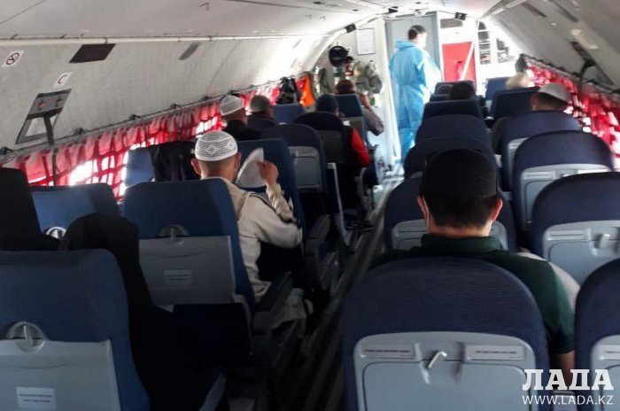 В Актау из Саудовской Аравии прибыли 33 казахстанца