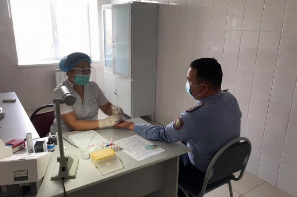 Полицейские стали донорами крови в Актау