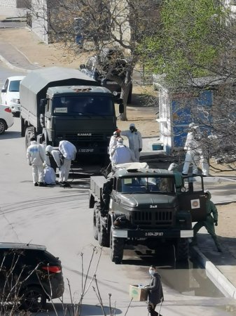 Обработку дома в 11 микрорайоне в Актау сняли на видео