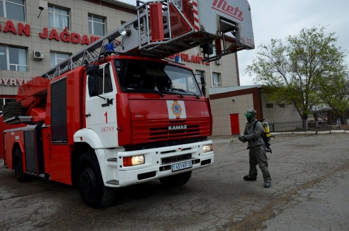 Личный состав и пожарно-спасательная техника проходит дезинфекционную обработку после каждого выезда в Мангистау