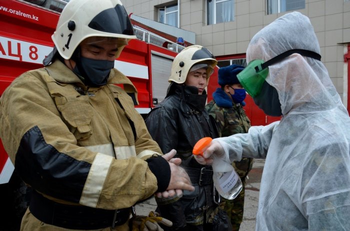 Личный состав и пожарно-спасательная техника проходит дезинфекционную обработку после каждого выезда в Мангистау
