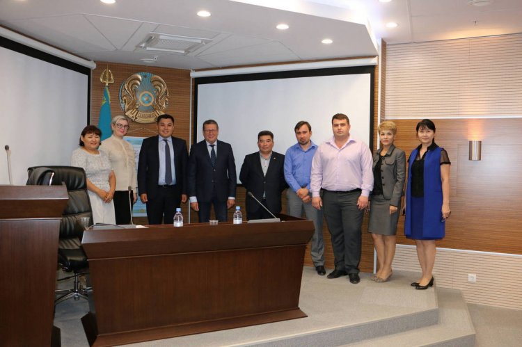 25 апреля 60-летний юбилей отмечает директор филиала учреждения «Российский морской регистр судоходства» в Казахстане Геннадий Николаевич Одинцов