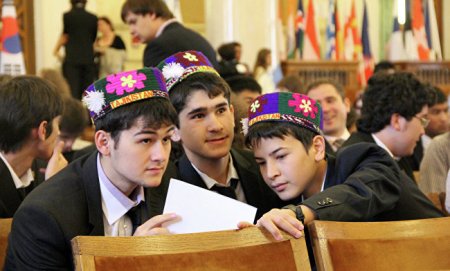 В Таджикистане официально нет COVID-19, но страна закрывает школы