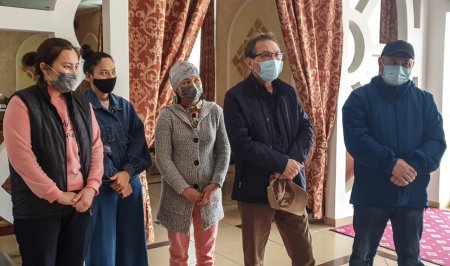 Аким Мангистау побывал в гостинице для медицинских работников