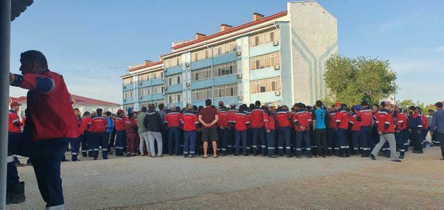 В Мангистау вахта 30 дней: в Сети появилось видео с недовольными нефтяниками