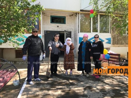 Жильцы дома украсили многоэтажку шарами к 1 Мая 