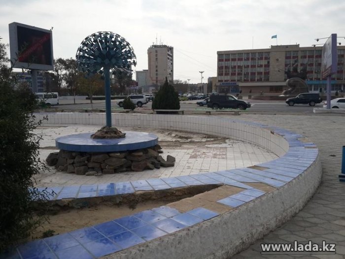 «Памятник коронавирусу» снесли в Актау